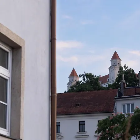 With 2 Beds In The Centre