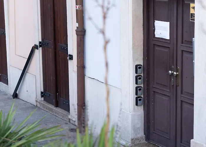 With 2 Beds In The Centre *