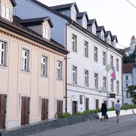 With 2 Beds In The Centre Lejlighed *